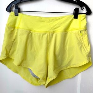 Outdoor Voices Hudson 4” shorts in yellow, size L